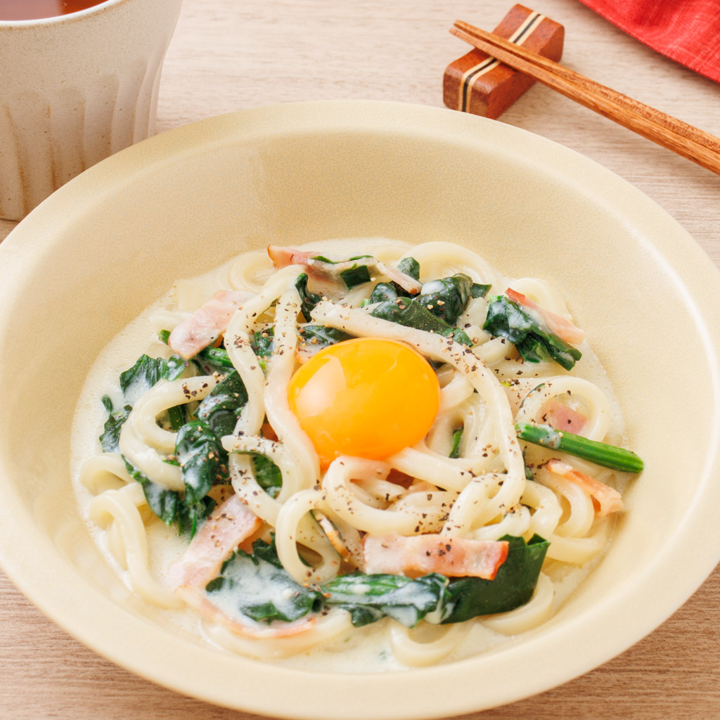 レンジで簡単！豆乳で作る和風カルボナーラ風うどん