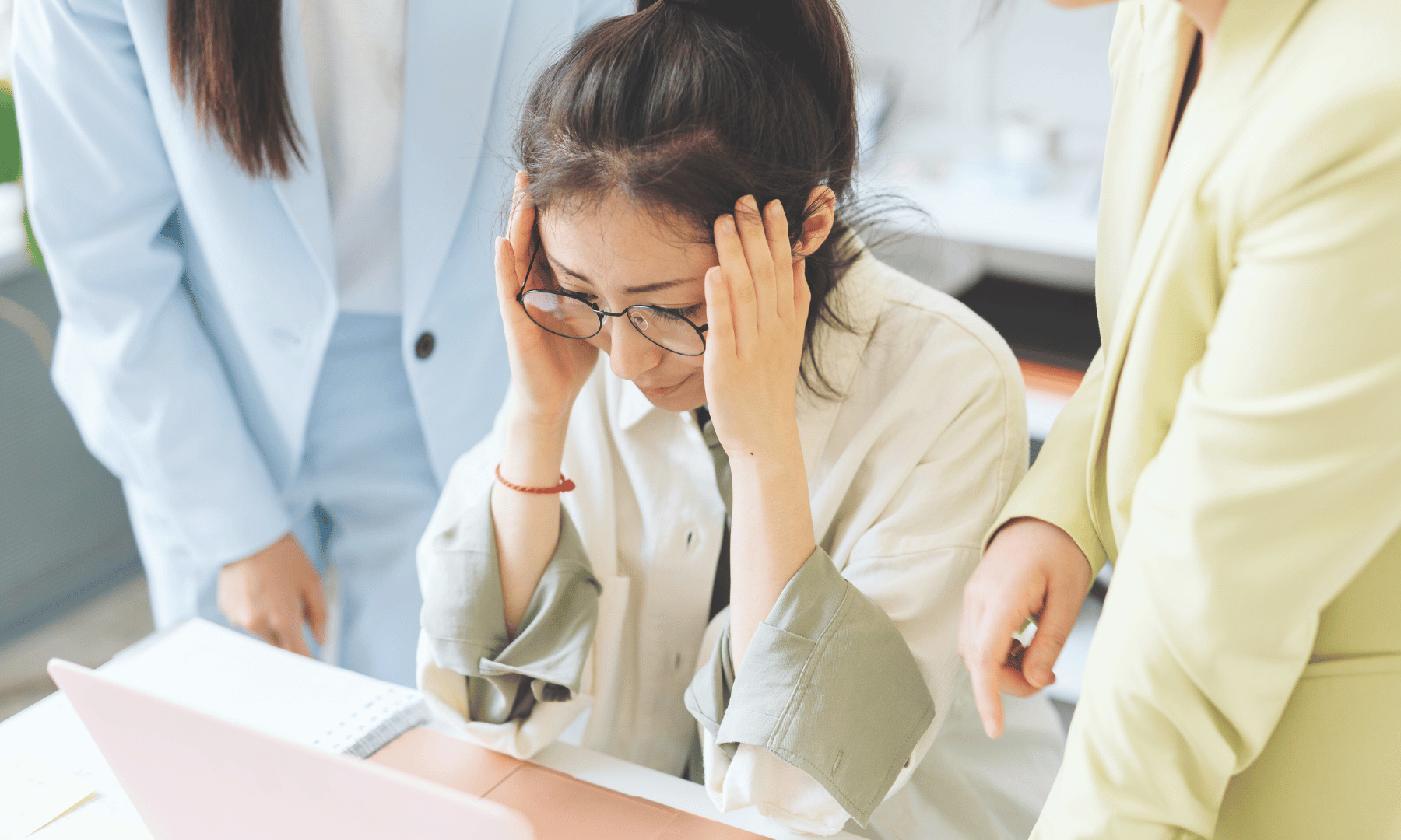 「なぜか疲れる」は周囲の影響…？ イライラがうつる「情動感染」とは